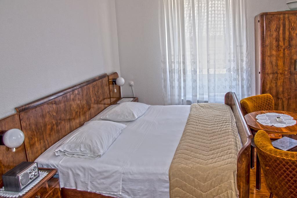 Marina Rooms Komiža Pokój zdjęcie